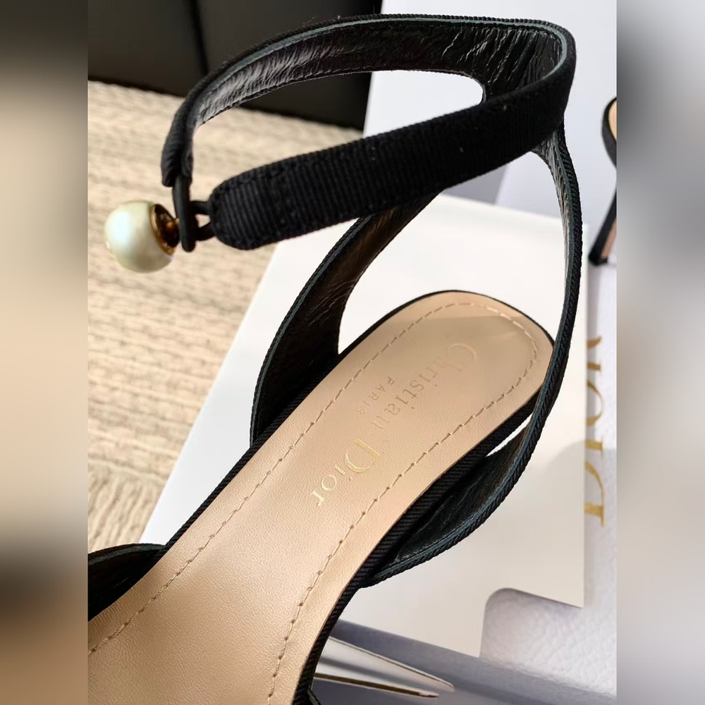 The Adiorable heeled sandal, fresh addition to the Cruise 2025 collection, embod - Picture 6 of 8